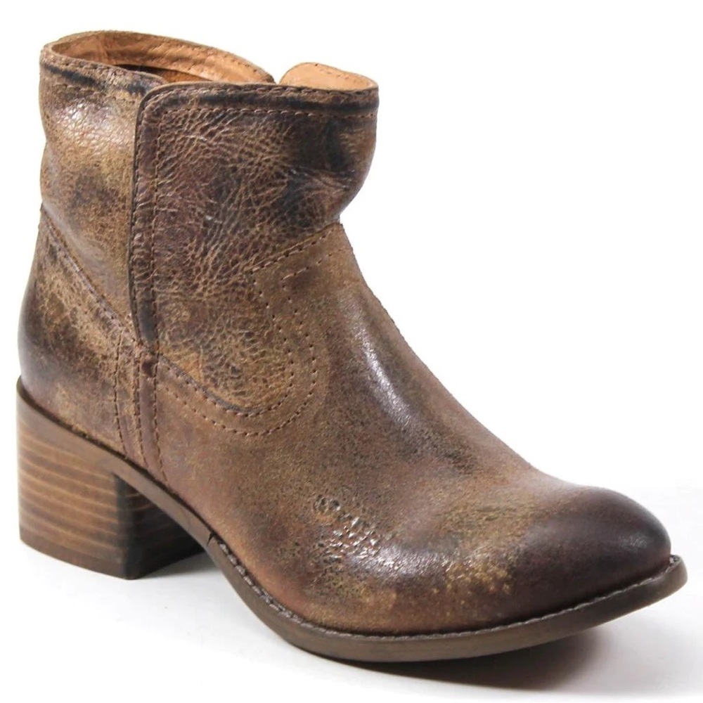 Diba True Walnut Grove in Vintage Tan